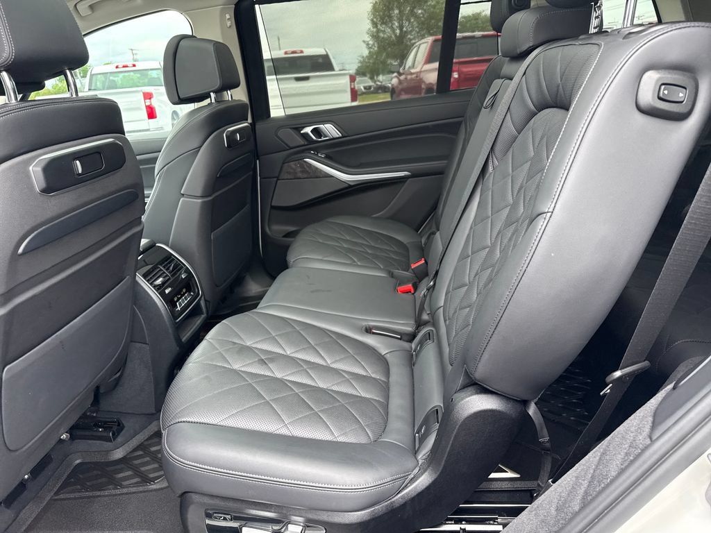 Used 2023 BMW X7 xDrive40i w/ Premium Package AWD/4WD image 30