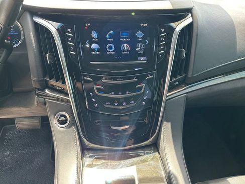 Used 2016 Cadillac Escalade ESV Platinum AWD/4WD image 25