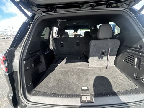 Used 2025 GMC Acadia Elevation image 27