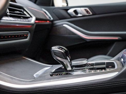 Used 2022 BMW X5 sDrive40i w/ Parking Assistance Package image 25