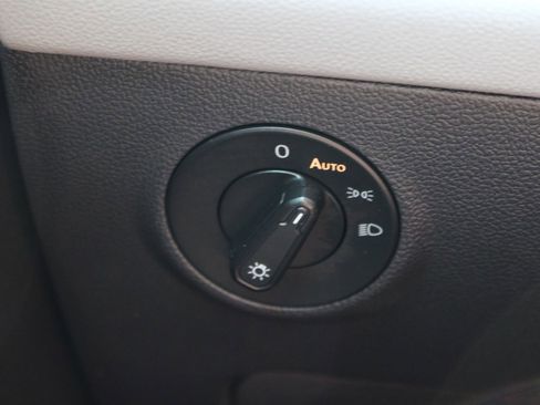 Used 2022 Volkswagen Taos SEL image 21