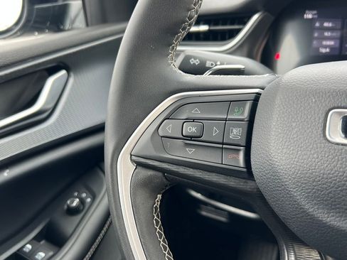 Used 2023 Jeep Grand Cherokee Altitude image 20