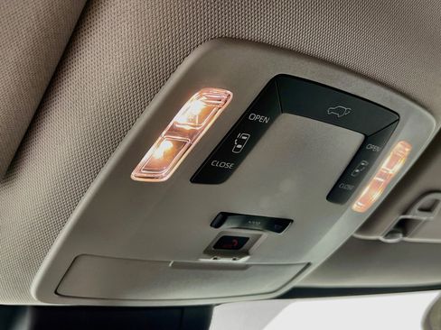 Used 2026 Toyota Sienna LE FWD image 20