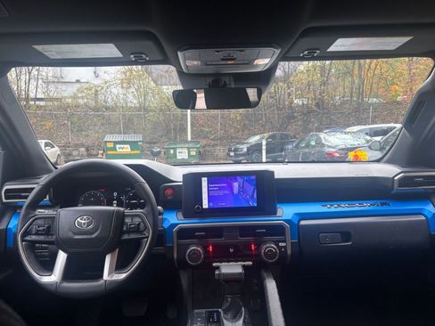 Used 2025 Toyota Tacoma TRD Off-Road image 33