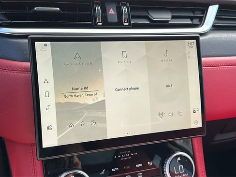 Certified 2024 Jaguar F-PACE R-Dynamic S image 17