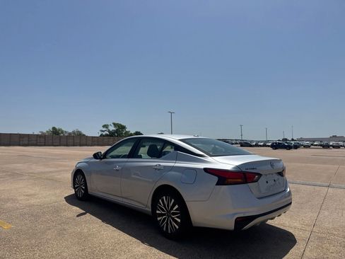 Certified 2025 Nissan Altima 2.5 SV FWD image 16