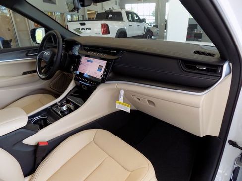 New 2026 Jeep Grand Cherokee Limited AWD/4WD image 24
