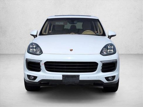 Used 2017 Porsche Cayenne AWD/4WD image 2