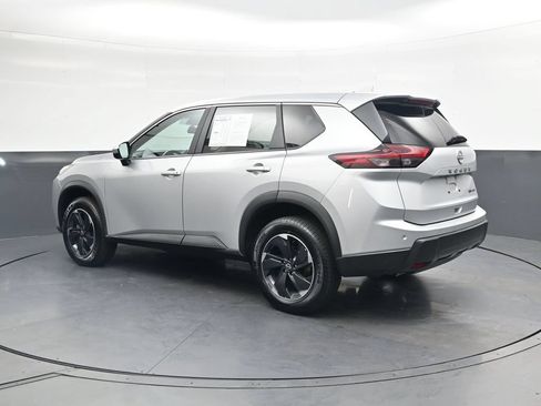 Used 2024 Nissan Rogue SV AWD/4WD image 10