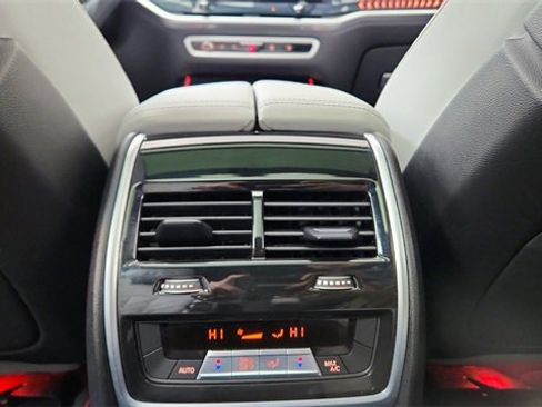 Used 2025 BMW X7 xDrive40i w/ M Sport Package image 56