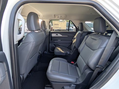 New 2025 Ford Explorer Active w/ Active Comfort Package image 12