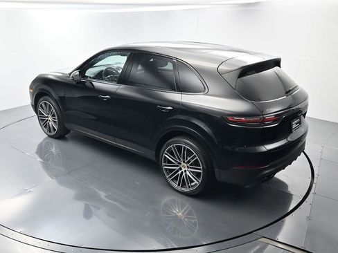 Used 2022 Porsche Cayenne Platinum Edition image 37