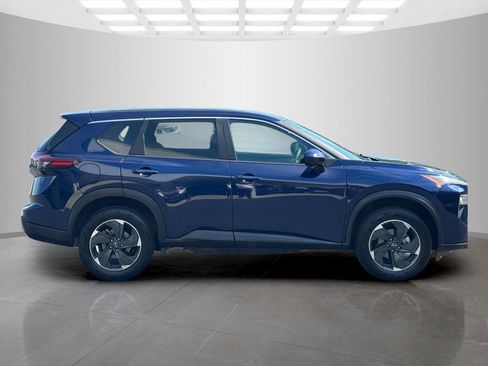 Used 2024 Nissan Rogue SV image 6