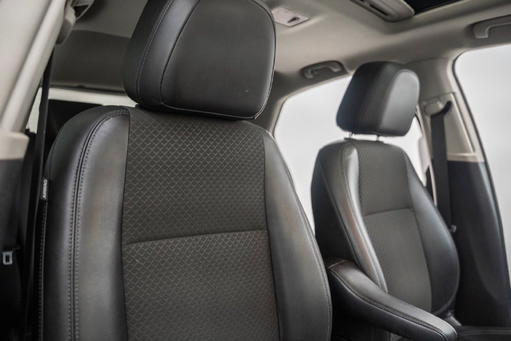 Used 2018 Buick Encore Sport Touring w/ Safety Package FWD image 29