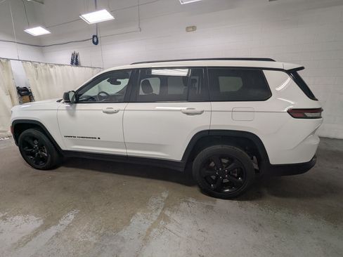 Used 2023 Jeep Grand Cherokee L Laredo AWD/4WD image 10