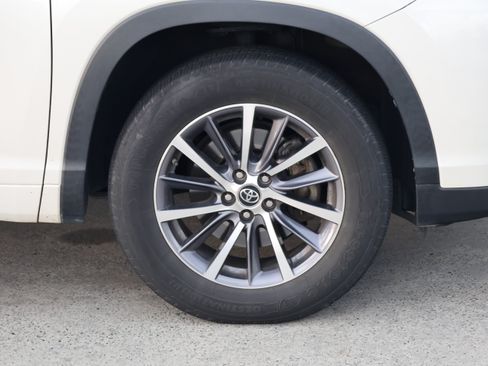 Used 2018 Toyota Highlander XLE FWD image 11