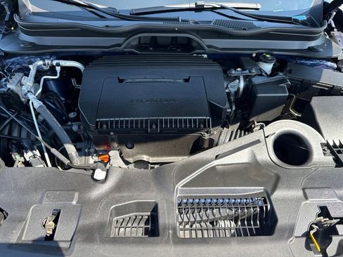 Used 2025 Honda Pilot Touring image 10