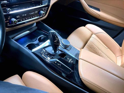 Used 2021 BMW 530e w/ Premium Package image 20