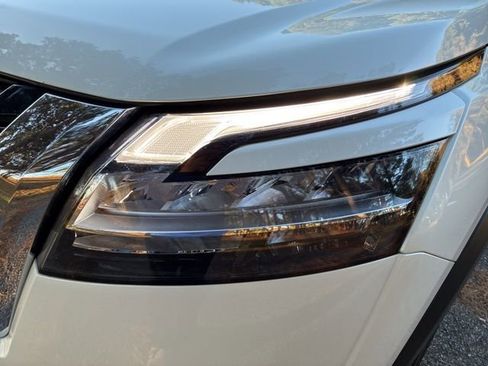 Used 2023 Nissan Pathfinder SL image 10