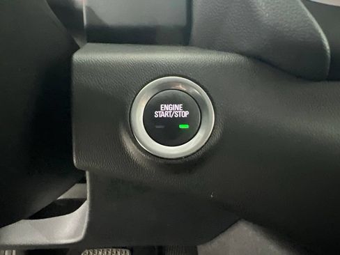 Used 2024 GMC Terrain SLE w/ Driver Convenience Package FWD image 16