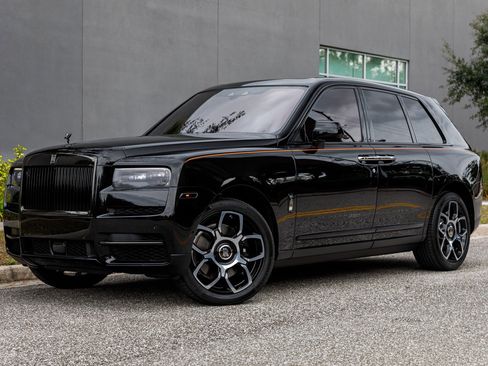 Used 2022 Rolls-Royce Cullinan Black Badge w/ Dark Exterior Package image 28