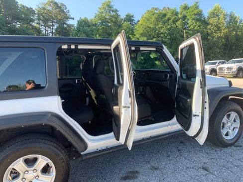 Used 2022 Jeep Wrangler Unlimited Sport AWD/4WD image 12