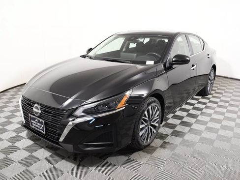 Used 2023 Nissan Altima 2.5 SV w/ SV Premium Package AWD/4WD image 1