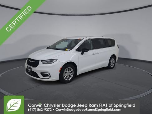 Used 2024 Chrysler Pacifica Touring-L FWD image 7