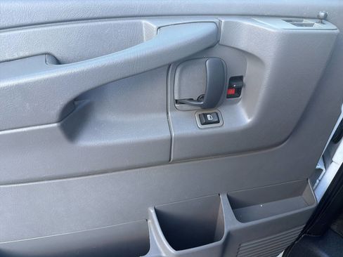 Used 2009 Chevrolet Express 1500 Passenger w/ LT Preferred Equipment Group image 20