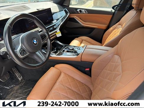 Used 2023 BMW X7 xDrive40i w/ M Sport Package image 3