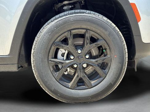 New 2025 Jeep Grand Cherokee Altitude RWD image 37