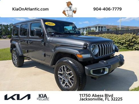 Used 2025 Jeep Wrangler Unlimited Sahara AWD/4WD image 1