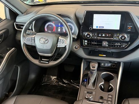 Used 2025 Toyota Highlander XSE AWD/4WD image 39