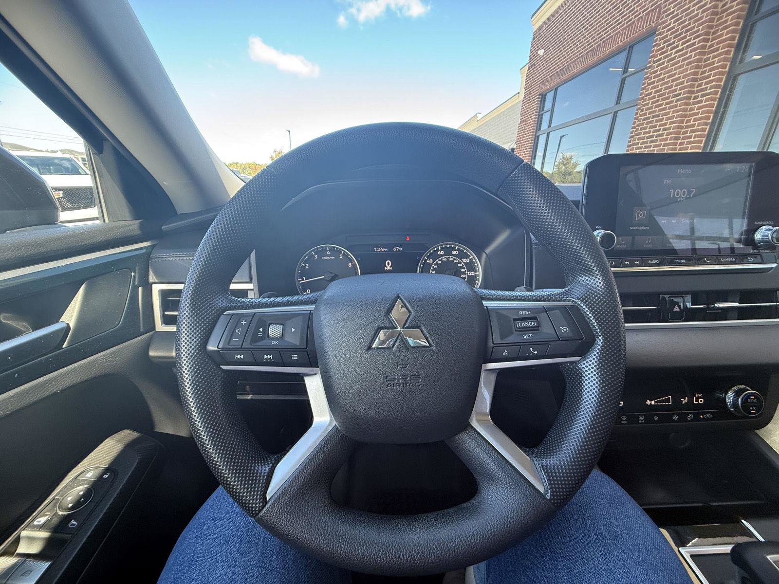 Used 2023 Mitsubishi Outlander ES FWD image 11