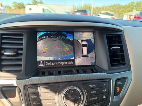 Used 2019 Nissan Pathfinder SL image 26