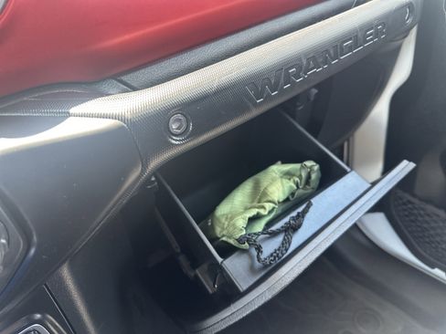 Used 2022 Jeep Wrangler Unlimited Rubicon w/ LED Lighting Group image 39