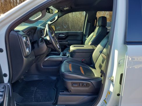 Used 2022 GMC Sierra 1500 AT4 w/ AT4 Preferred Package image 16