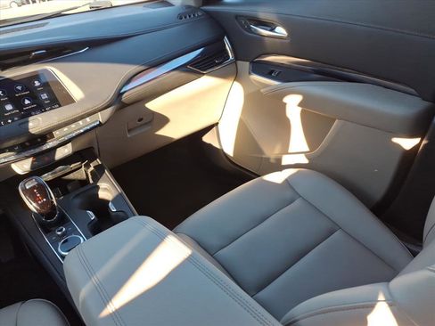 Certified 2023 Cadillac XT4 Luxury w/ Cold Weather Package image 20