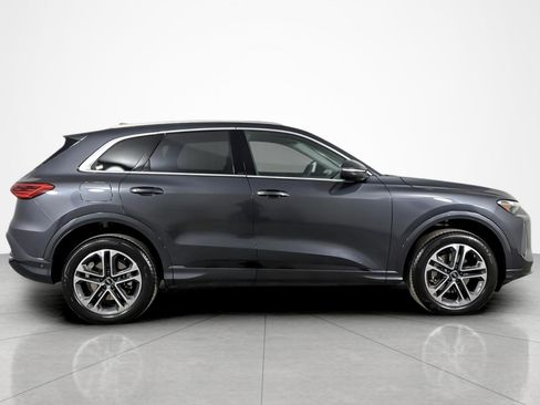 Used 2025 Audi Q5 Premium w/ Convenience Package image 6