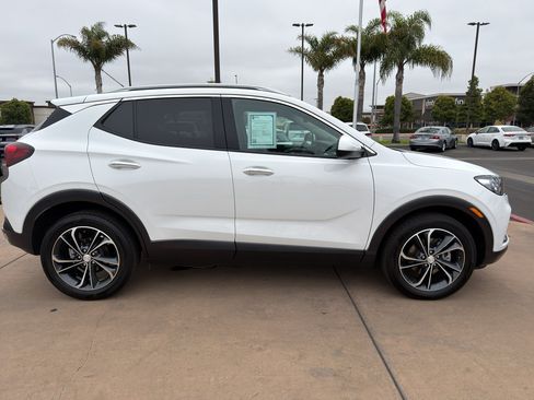 Used 2022 Buick Encore GX Essence FWD image 4