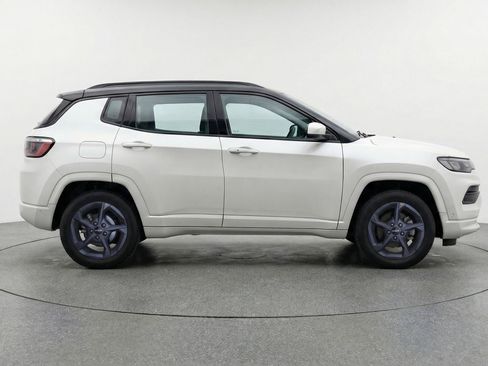 Used 2025 Jeep Compass Trailhawk image 11