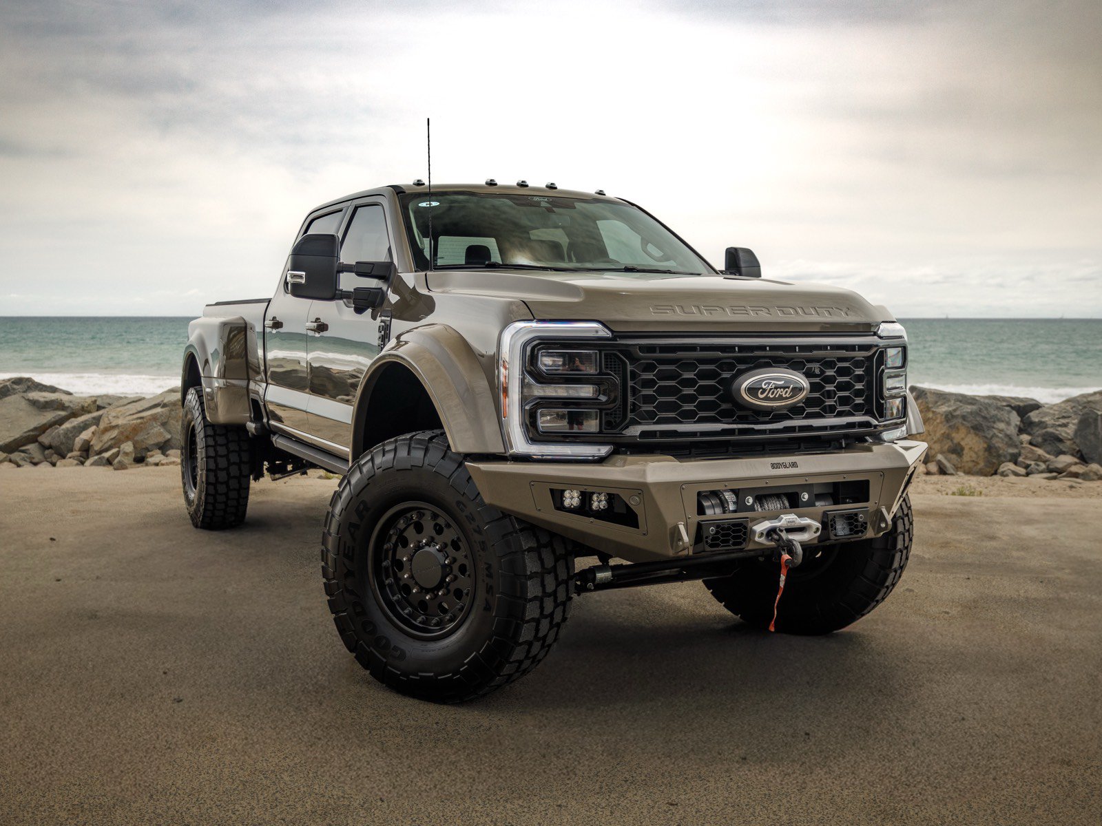 Used 2026 Ford F450 Platinum w/ Platinum Plus Package AWD/4WD image 3