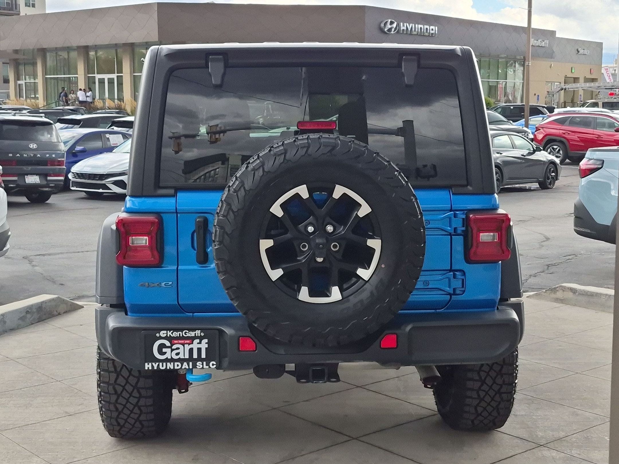 Used 2024 Jeep Wrangler Unlimited Rubicon 4xe w/ Convenience Group AWD/4WD image 5