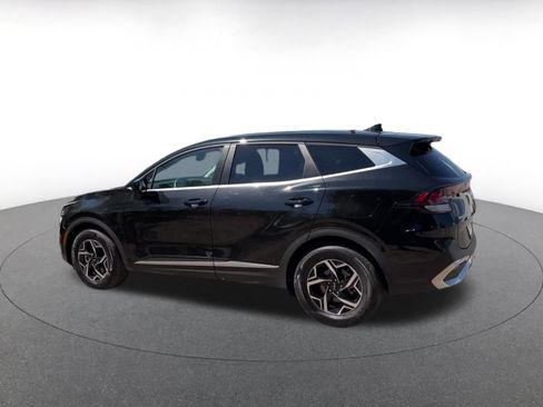 Used 2025 Kia Sportage LX FWD image 9