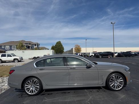 Used 2022 BMW 750i xDrive 750i xDrive w/ Luxury Rear Seating Package image 6