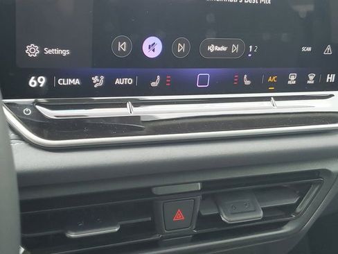 New 2026 Volkswagen Tiguan SE image 29