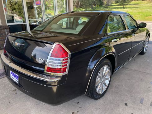 Used 2007 Chrysler 300 C RWD image 7