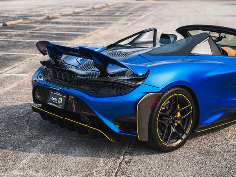 Used 2022 McLaren 765LT RWD image 16