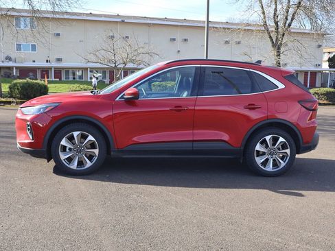 Used 2023 Ford Escape Platinum w/ Premium Technology Package image 3