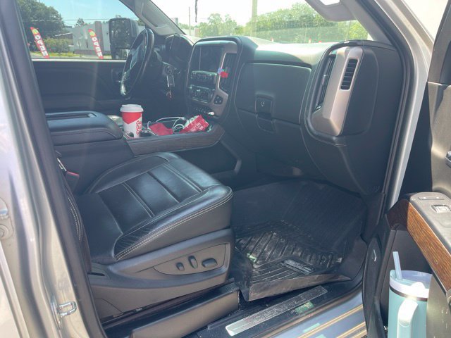Used 2018 GMC Sierra 2500 Denali w/ Duramax Plus Package AWD/4WD image 16